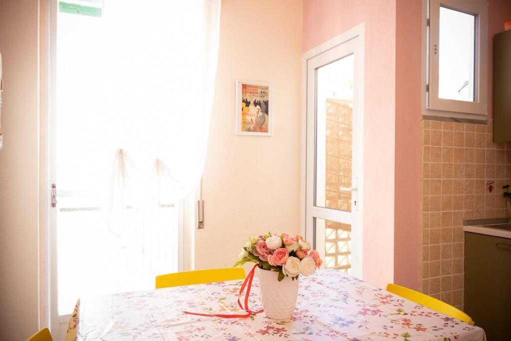 Pop In! Sunny 2Bdr Apt Cagliari Near The Beach Exterior foto